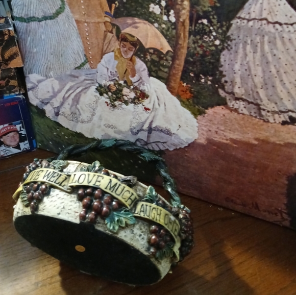 San Francisco Music Co.Bench Music Box &Tyndale- Ceramic Heavy Basket Vintages. - Picture 3 of 16